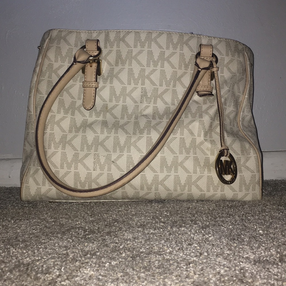Michael Kors handbag price is FIRM sorry! ❤️